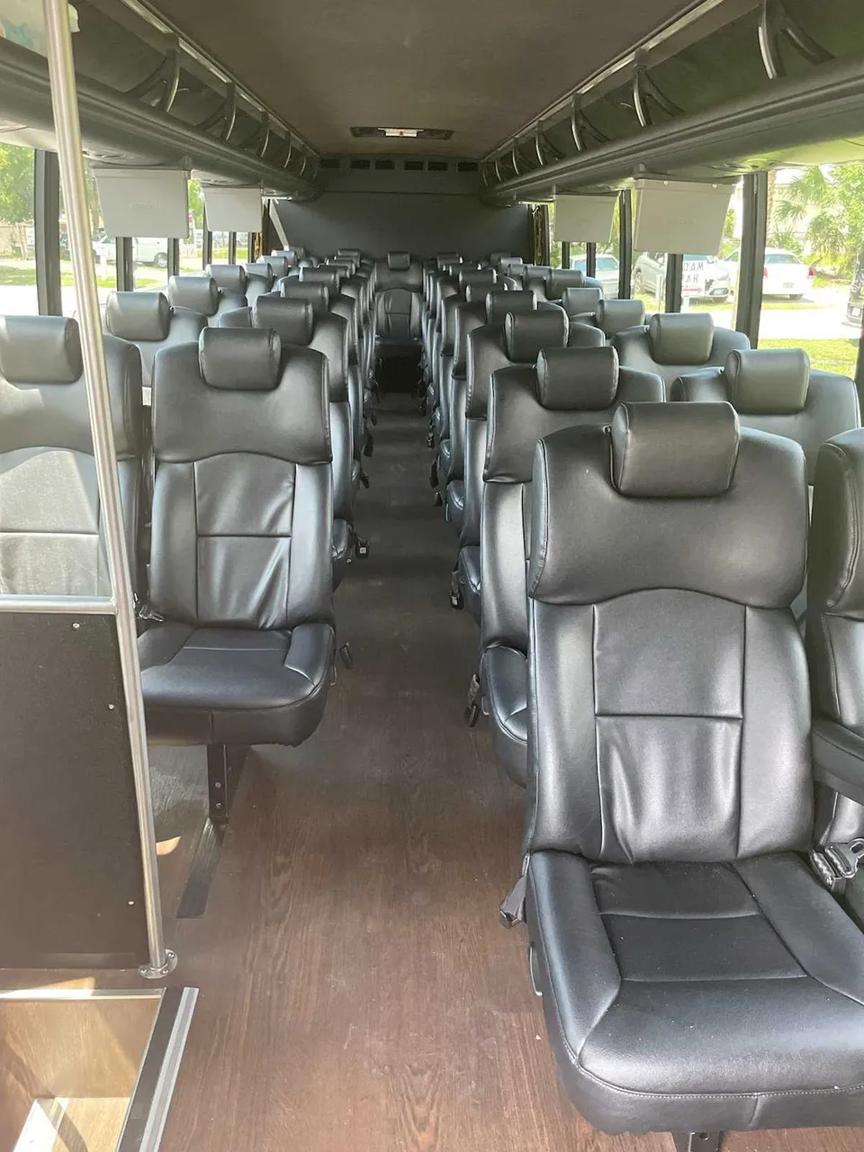 Black Freightliner Luxury Coach, photo 2 for charter bus rental Black Freightliner Luxury Coach, photo 2 for charter bus rental
