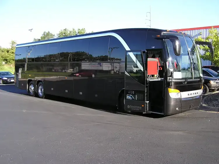 Black Motorcoach, photo 2 for charter bus rental Black Motorcoach, photo 2 for charter bus rental
