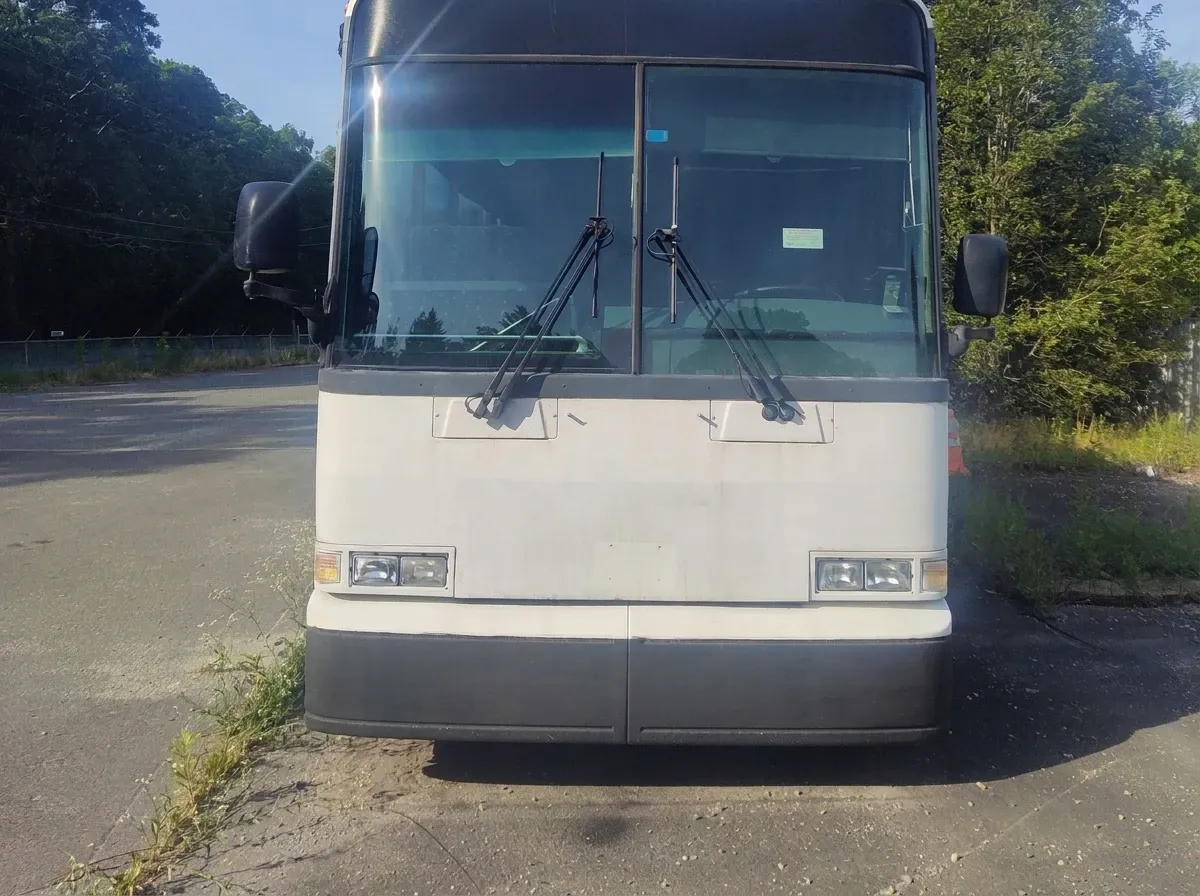 Motorcoach MCI (white) – picture 2 Motorcoach MCI (white) – picture 2