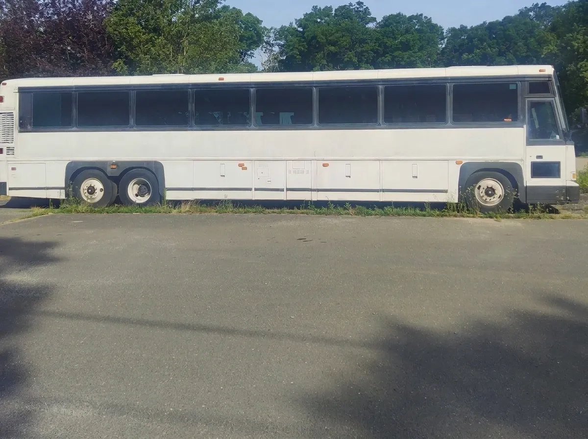 Motorcoach MCI (white) – picture 3 Motorcoach MCI (white) – picture 3