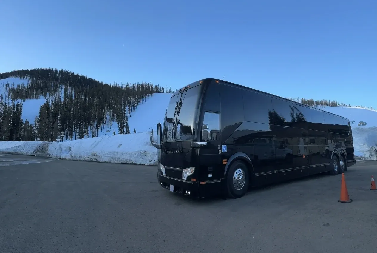 Prevost Motorcoach (black) – picture 2 Prevost Motorcoach (black) – picture 2